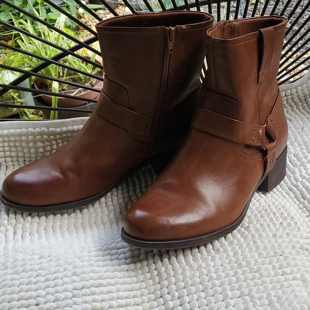 Frye‎ and Co booties